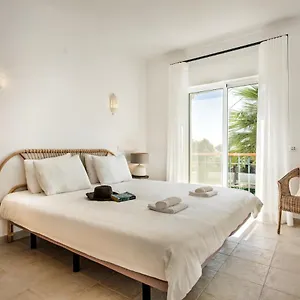 Modern And Spacious Two Bedroom Appartamento